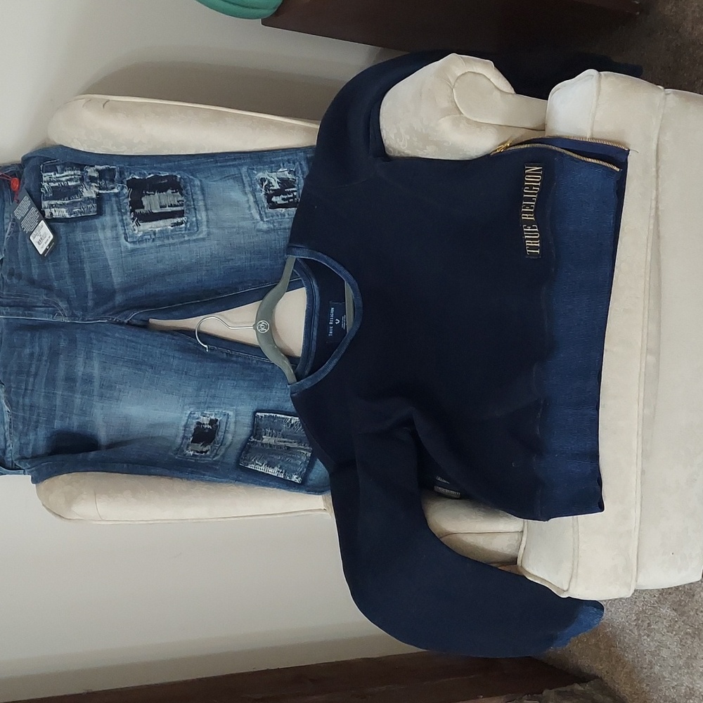 True Religion Slim Boyfriend (W34) & Sweatshirt (XL)